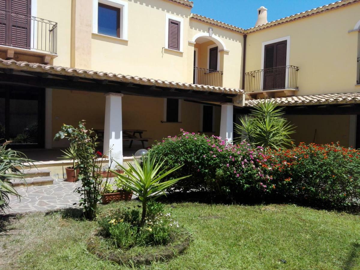 Casa Il Cortile Fiorito Apartman Tortolì Kültér fotó